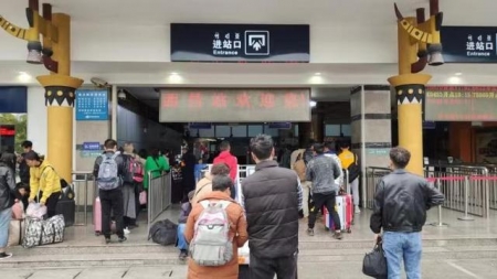 成昆线部分客运车临时恢复 列车在白天开行，“8·14”水害等重点区段24小时监控